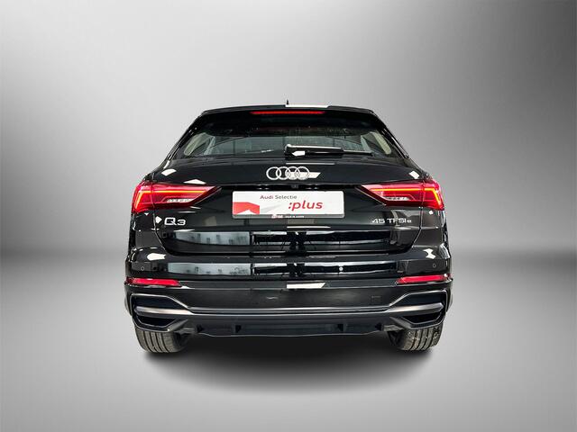 Audi Q3 45 245pk TFSI quattro S edition Stoelverwarming | Parkeersensoren voor en achter | Achteruitrijcamera