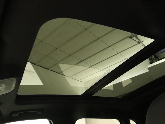 Audi Q3 35 TFSI S Line | Panoramadak | Stoelverwarming | Adaptive cruise | Camera | Carplay | Virtual Cockpit | Navigatie | Sportstoelen | Half leder | Climate control | Virtual Cockpit