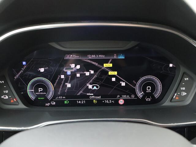 Audi Q3 Sportback 45 TFSI e S Edition | 245 PK | SoH 89% | Trekhaak wegklapbaar | Navigatiesysteem | Achteruitrijcamera | Voorstoelen verwarmd |