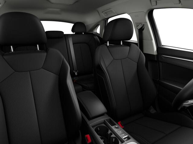 Audi Q3 Sportback 45 TFSI e Business Edition 245pjk | Navigatie | Sportstoelen | 18 inch Lichtmetalen velgen | Parkeersensoren voor en achter
