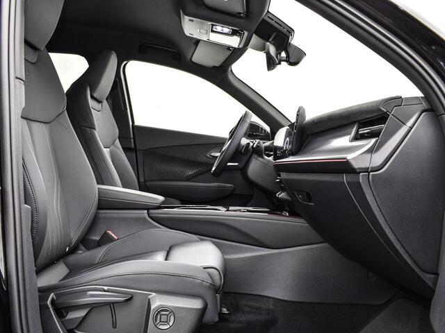 Audi Q3 1.5 200kW e-hybrid S edition 272 PK · Tech plus · 19" LM Velgen · Lederen bekleding