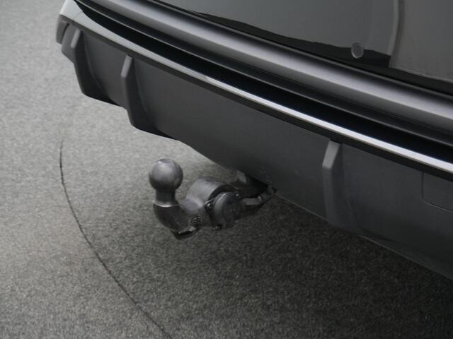 Audi Q3 Sportback 35 TFSI 150 pk S-tronic S Edition Competition | Panoramadak | Adaptief onderstel (DCC) | Trekhaak | Rondomzicht camera | Stoelverwarming | Standkachel | SONOS sound | 20 inch