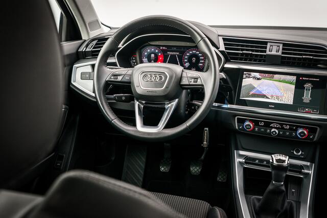 Audi Q3 35 TFSI 150 PK S Line RIJKLAAR INCL GARANTIE. | Trekhaak | Audi virtual cockpit | Panoramadak | Clima | Leer | Achteruitrijcamera | PDC V/A |