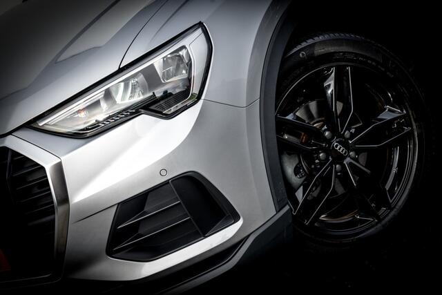 Audi Q3 35 TFSI 150 PK S Line RIJKLAAR INCL GARANTIE. | Trekhaak | Audi virtual cockpit | Panoramadak | Clima | Leer | Achteruitrijcamera | PDC V/A |