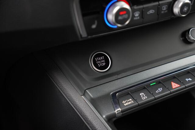 Audi Q3 45TFSIe/245pk S-Line|2023|20"Blackstyle|Matrix-LED|Keyless|Optik Schwarz|Cruise+ACC|Blindspot|El.stoelverstelling