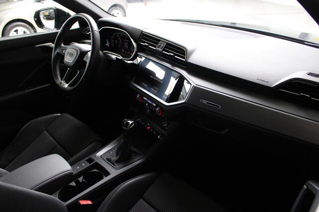 Audi Q3 45 TFSIe S-Line Blackstyle 245PK MMI Plus | Led koplampen | Led achterlichten | E. stoelverstelling
