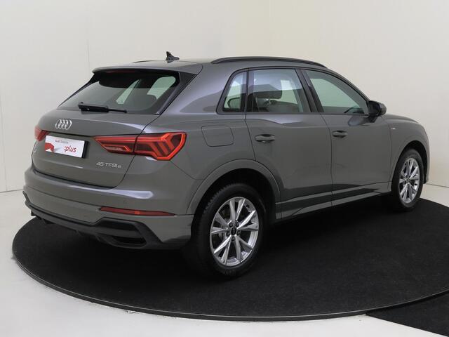 Audi Q3 45 TFSI e S edition | Stoelverwarming | Keyless | Dodehoek detectie | CarPlay | Sfeerverlichting | Parkeersensoren | Elektrische achterklep |