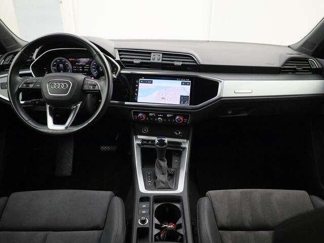 Audi Q3 Sportback 45 TFSIe 180kW/245PK S Line · Stoelverwarming · Leder/Alcantara · Camera + Parkeersensoren