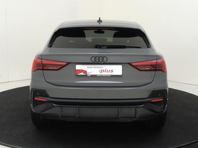 Audi Q3 Sportback 45 TFSI e S Edition | Parkeerassistent | Achteruitrijcamera | Stoelverwarming | Dodehoek detectie | Adaptieve cruise control | Audi virtual cockpit | Navigatie |