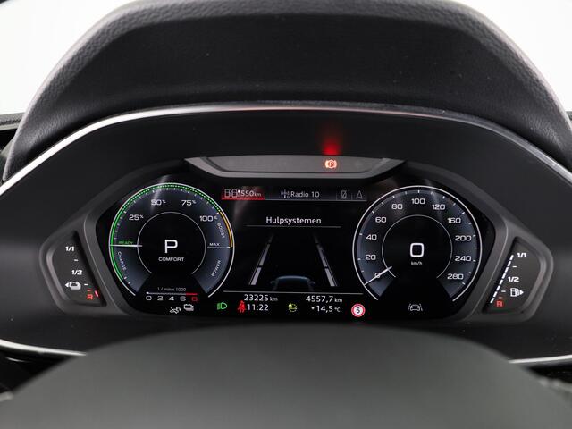Audi Q3 45 TFSI e S edition 245pk | Navigatie | Stoelverwarming | 19 inch lichtmetalen velgen | 3 spaak afgevlakt stuurwiel