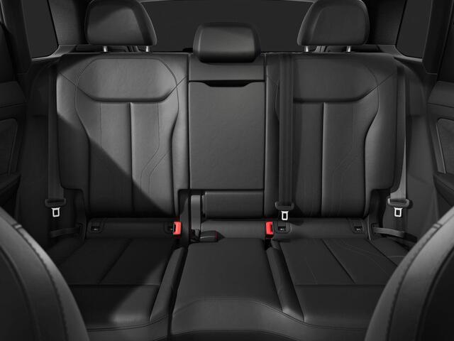 Audi Q3 S edition e-hybrid 200 kW / 272 PK | Techniekpakket plus | Ambiente lichtpakket pro | Privacy glas | Panoramadak| Dodehoek detectie | Leder |