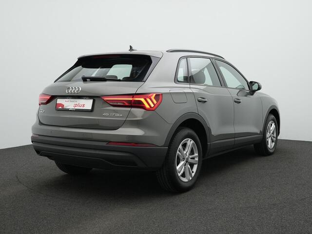 Audi Q3 45 TFSI e 245 pk S-tronic Business | Trekhaak | Achteruitrijcamera | Navigatie | Stoelverwarming | Adaptive Cruise