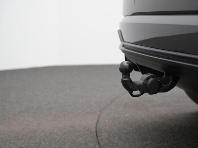 Audi Q3 40 TFSI 190 pk S-tronic quattro S edition / S-Line - Origineel NL | Panoramadak | Trekhaak | Matrix LED | Achteruitrijcamera | Navigatie | Adaptive Cruise