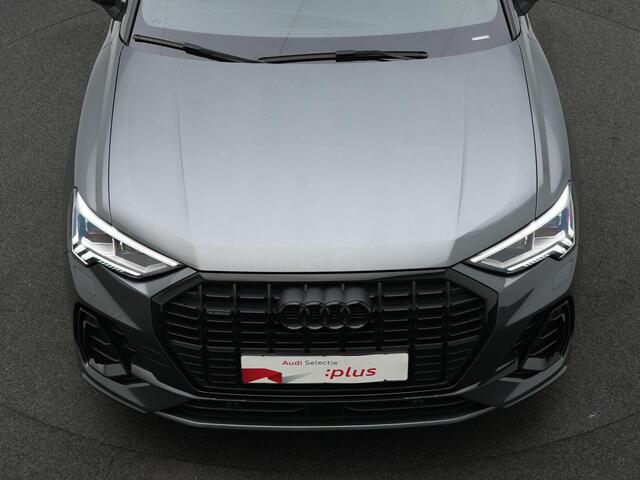 Audi Q3 40 TFSI 190 pk S-tronic quattro S edition / S-Line - Origineel NL | Panoramadak | Trekhaak | Matrix LED | Achteruitrijcamera | Navigatie | Adaptive Cruise