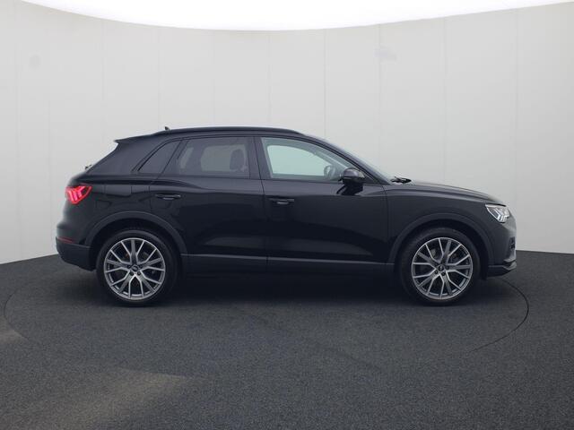 Audi Q3 45 TFSIe 180kW/245PK Business Edition · Elektrische stoelverstelling · Trekhaak · Stoelverwarming · Navigatie ·