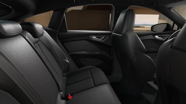 Audi Q4 Sportback e-tron 45 quattro S Edition 82 kWh panoramadak, achteruitrij camera, adaptive cruise control, optiek pakket zwart plus, privacy glass, lichtpakket, spiegelkappen zwart