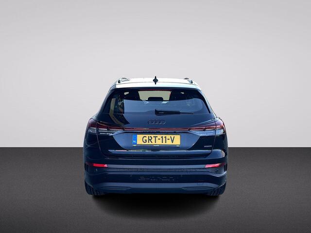 Audi Q4 e-tron 45 quattro Advanced edition 82 kWh 286pk | Navigatie | Parkeercamera | Verwarmbare voorstoelen | Matrix led verlichting