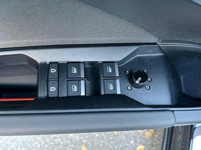 Audi Q4 e-tron 45 quattro Advanced edition 82 kWh 286pk | Navigatie | Parkeercamera | Verwarmbare voorstoelen | Matrix led verlichting