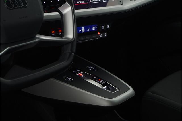 Audi Q4 e-tron 40 82 kWh S line > Camera/ Adaptief Cruise control/Stoelverwarming...