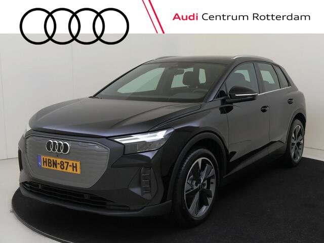 Audi Q4 e-tron 45 quattro S Edition 82 kWh | lederen bekleding | 20 inch LM velgen | Achteruitrijcamera | Verwarmbare voorstoelen | Elek. bedienbare achterklep