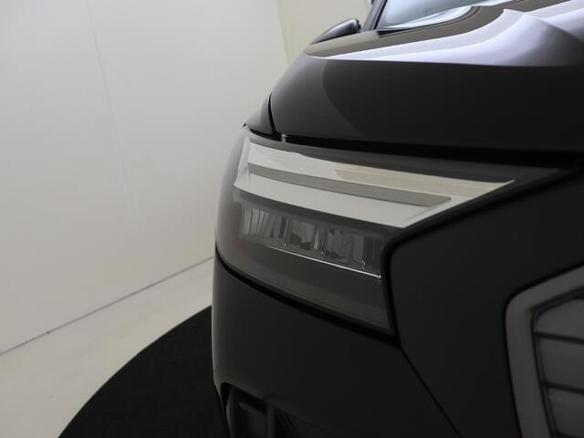 Audi Q4 e-tron 45 quattro S Edition 82 kWh | lederen bekleding | 20 inch LM velgen | Achteruitrijcamera | Verwarmbare voorstoelen | Elek. bedienbare achterklep