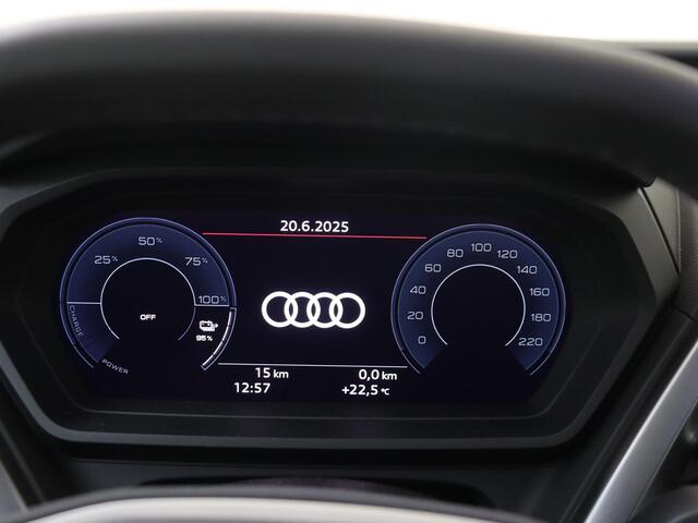 Audi Q4 e-tron 45 quattro S Edition 82 kWh | lederen bekleding | 20 inch LM velgen | Achteruitrijcamera | Verwarmbare voorstoelen | Elek. bedienbare achterklep