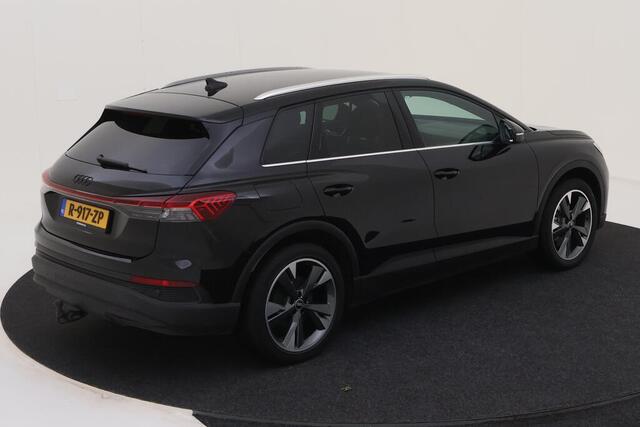 Audi Q4 e-tron 40 Edition 77 kWh / Zwenkbare Trekhaak / 20 Inch / Getint glas / Smartphone Interface / elect. Achterklep