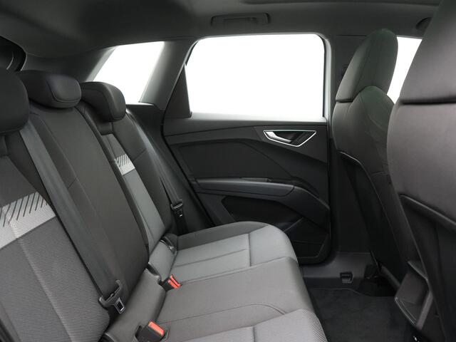 Audi Q4 e-tron 35 2X S Line 55 kWh 170pk Dealer O.H | Panoramadak | Sportstoelen Verwarmd | Black Optic | 20"L.M | Virtual | Lane Assist |