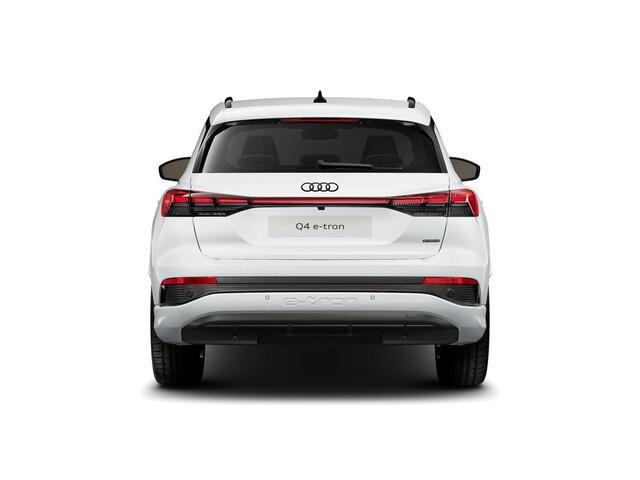 Audi Q4 e-tron 45 quattro S edition Competition 82 kWh 286pk | Assistentiepakket plus | Optiek pakket zwart plus | Ambient verlichting | Dodehoek detectie | Privacy glas |