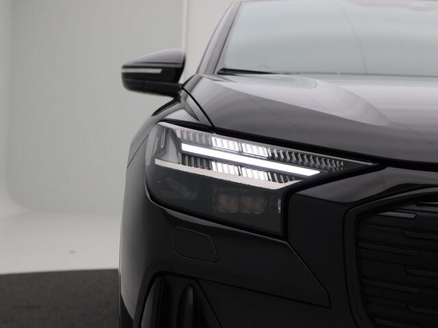 Audi Q4 e-tron 40 77 kWh 204 Pk Automaat S-Line | Camera | CarPlay | Adaptive Cruise | Elektrische Achterklep | LED | 20 Inch | 75.539 Km