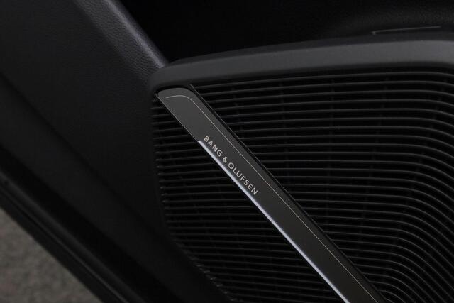 Audi Q5 55 TFSI e 367 pk S-tronic S edition / S-Line | Panoramadak | Rondomzicht camera | Bang & Olufsen | Head-up display | Matrix LED