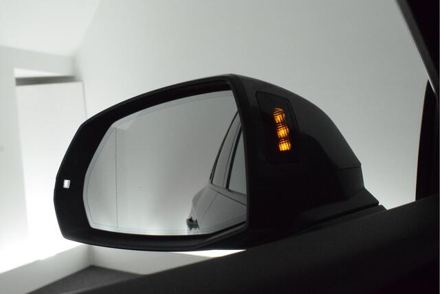 Audi Q5 55 TFSI e 368pk S edition Competition Luchtvering Trekhaak Camera Keyless Matrix Led Navigatie