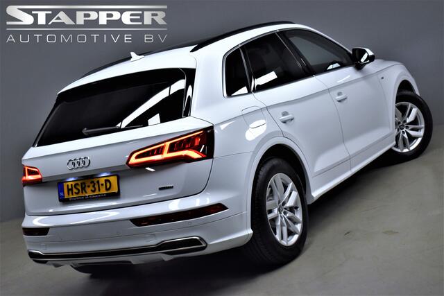 Audi Q5 50 TFSI e 299pk Quattro S-Line 1e. Eig Dealer OH Pano/Luchtvering/Trekhaak/Camera/Keyless/Navi/Led/Lmv18''