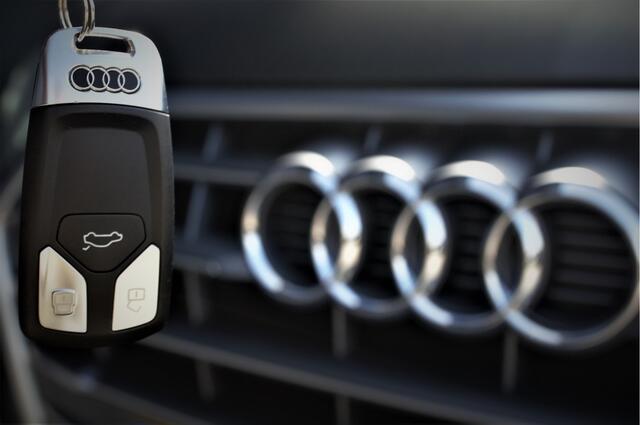 Audi Q5 2.0 TFSI quattro Launch Edition | Bang & Olufsen | Panoramadak | Stoelverwarming | Luchtvering | RS Stoelen | Adaptive Cruise Control | B&O | Elektrische Stoelen | Camera | Dodehoekdetectie | Keyless