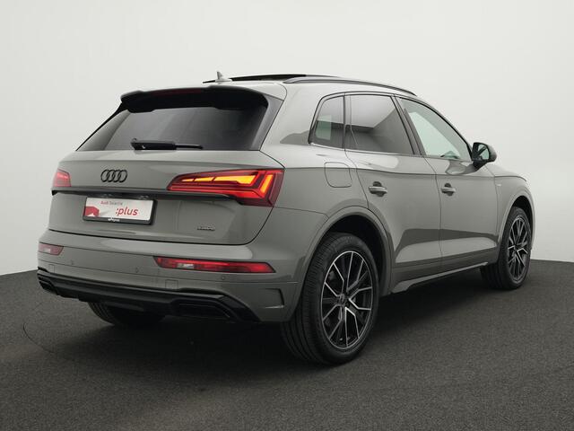 Audi Q5 55 TFSI e 367 pk S-tronic S edition Competition / S-Line | Panoramadak | Trekhaak | Achteruitrijcamera | Standkachel | Cruise Control | Zwart optiekpakket plus | 20 inch