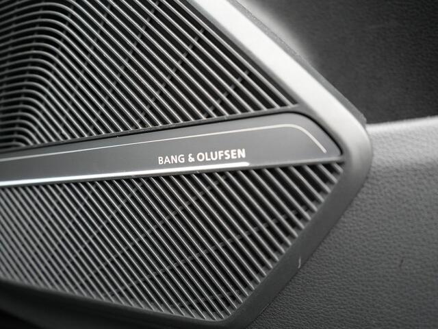 Audi Q5 Sportback 50 TFSI e S edition Plug In Hybrid 299pk Dealer O.H PHEV | Adaptive Cruise | Head Up | Bang & Olufsen | Alcantara Sportstoelen Memory | Keyless | 20"L.M | Camera | Sfeerverlichting |