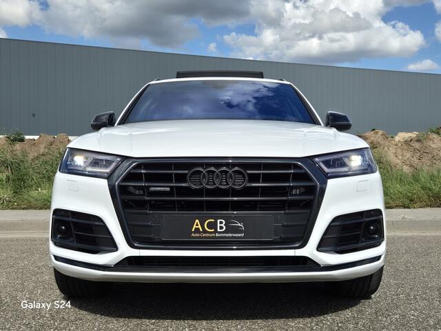 Audi Q5 2.0 TFSI quattro Sport S Line Black Edition Panoramadak / Virtual cockpit / 22 inch velgen / Luchtvering.
