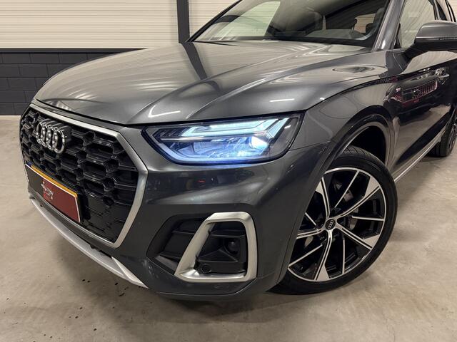 Audi Q5 50 TFSI e S-Line PANO/TREKHAAK/MASSAGE/ACC/KEYLESS/21"/CAMERA/CARPLAY/DONKERE HEMEL/STANDKACHEL/EL.A.KLEP/PRIVACY/DAYTONAGRAU/VOLLEDIG AUDI DEALER HISTORIE, NET OH BEURT GEHAD
