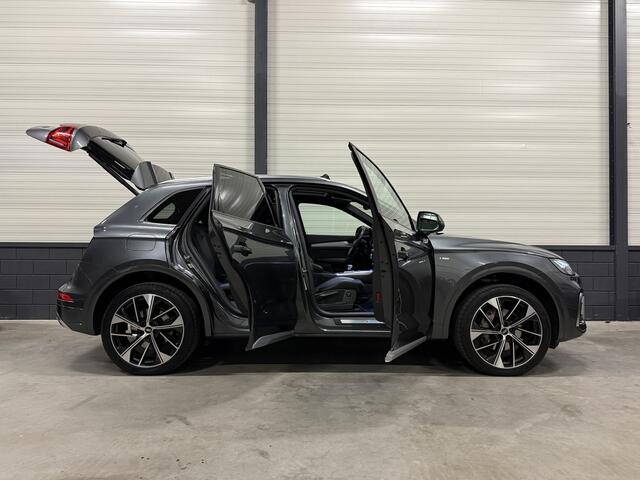 Audi Q5 50 TFSI e S-Line PANO/TREKHAAK/MASSAGE/ACC/KEYLESS/21"/CAMERA/CARPLAY/DONKERE HEMEL/STANDKACHEL/EL.A.KLEP/PRIVACY/DAYTONAGRAU/VOLLEDIG AUDI DEALER HISTORIE, NET OH BEURT GEHAD