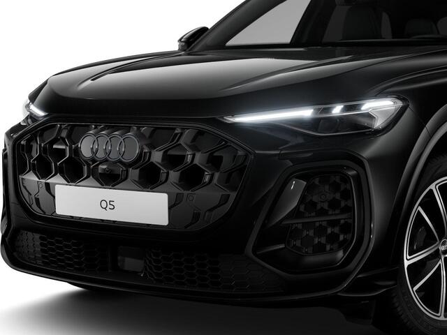 Audi Q5 2.0 TFSI e-hybrid quattro S edition 299 PK · 20" LM Velgen · Tech plus · Glazen panoramadak · Elek. wegklapbare trekhaak