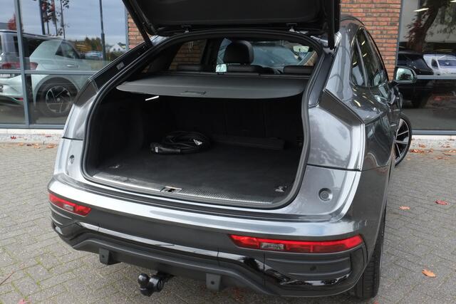 Audi Q5 Sportback 55 TFSI e S edition Competition Luchtvering, Trekhaak, Panoramadak, Achteruitrijcamera, Keyless entry