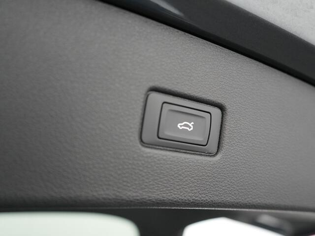 Audi Q5 Sportback 50 TFSI e S Line Plug In Hybrid 300pk Dealer O.H PHEV | Luchtvering | Matrix LED | 21"Audi Sport L.M | Sfeerverlichting | Lederen Sportstoelen Verwarmd | Cruise Control | Navigatie | Virtual | DAB |