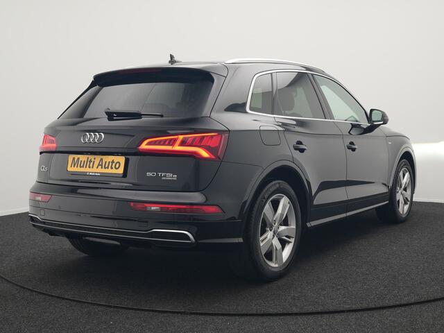 Audi Q5 50 TFSI e quattro S Line Plug In Hybrid 299pk Dealer O.H PHEV | Luchtvering | Trekhaak Af Fabriek | Adaptive Cruise | Camera | Virtual | Apple Carplay | Alcantara Sportstoelen Verwarmd | Keyless | Navigatie | DAB |