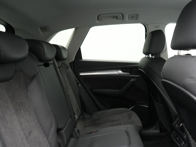 Audi Q5 50 TFSI e quattro S Line Plug In Hybrid 299pk Dealer O.H PHEV | Luchtvering | Trekhaak Af Fabriek | Adaptive Cruise | Camera | Virtual | Apple Carplay | Alcantara Sportstoelen Verwarmd | Keyless | Navigatie | DAB |