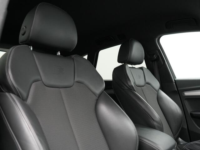 Audi Q5 50 TFSI e quattro S Line Plug In Hybrid 300pk Dealer O.H PHEV | Camera | Keyless | Sportstoelen Verwarmd | S Sportstuur | Navigatie Plus | Apple Carplay | Virtual | DAB | 20"L.M |