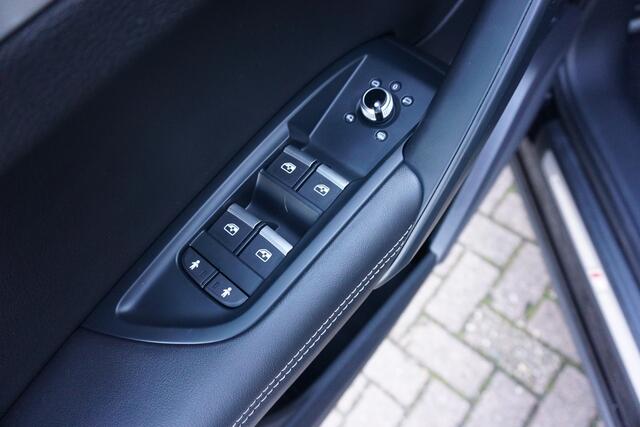 Audi Q5 2.0 TFSI 252PK S-Tronic Quattro Sport S Line Black Edition Wegkl. trekhaak | Panoramadak | Camera | Digital Dashbord *All in prijs*