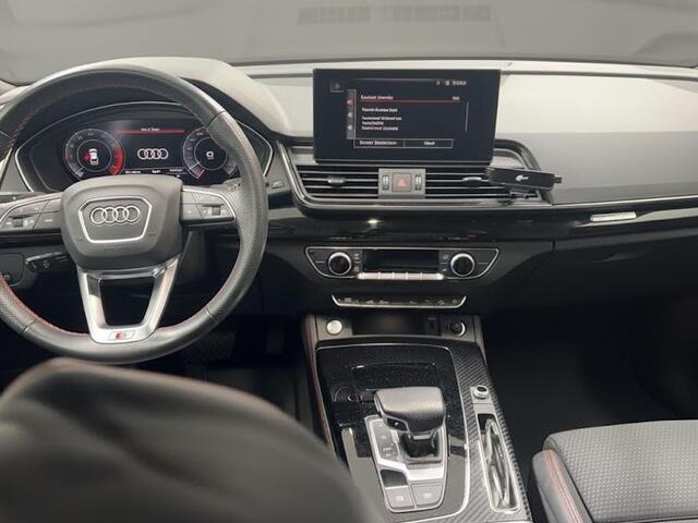 Audi Q5 50 TFSI e S edition 299PK S-tronic PHEV | 2x S-line | Zwart optiek | Clima | Zwenkbare trekhaak | Adaptieve cruise | Rood sticksel |