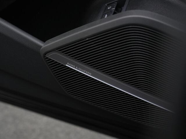 Audi Q5 55 TFSI e S tronic quattro S edition Competition / S-Line | Trekhaak | Luchtvering | Geheugen-/massagestoel | Head-up display | Bang & Olufsen | Leder/alcantara