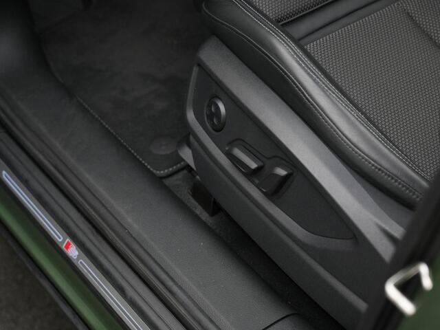 Audi Q5 50 TFSI e 299 pk S-tronic S-Line | Panoramadak | Trekhaak | 360 camera | Elektr. verstelbare stoelen | Side Assist | Afgevlakt sportstuur