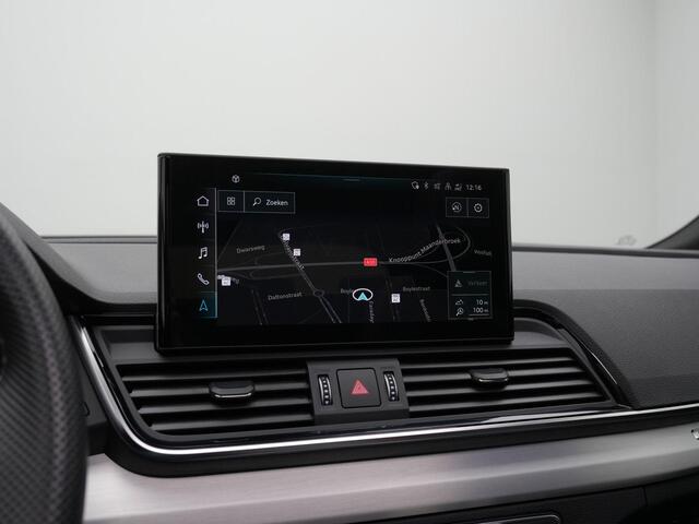 Audi Q5 50 TFSI e 299 pk S-tronic S-Line | Panoramadak | Trekhaak | 360 camera | Elektr. verstelbare stoelen | Side Assist | Afgevlakt sportstuur